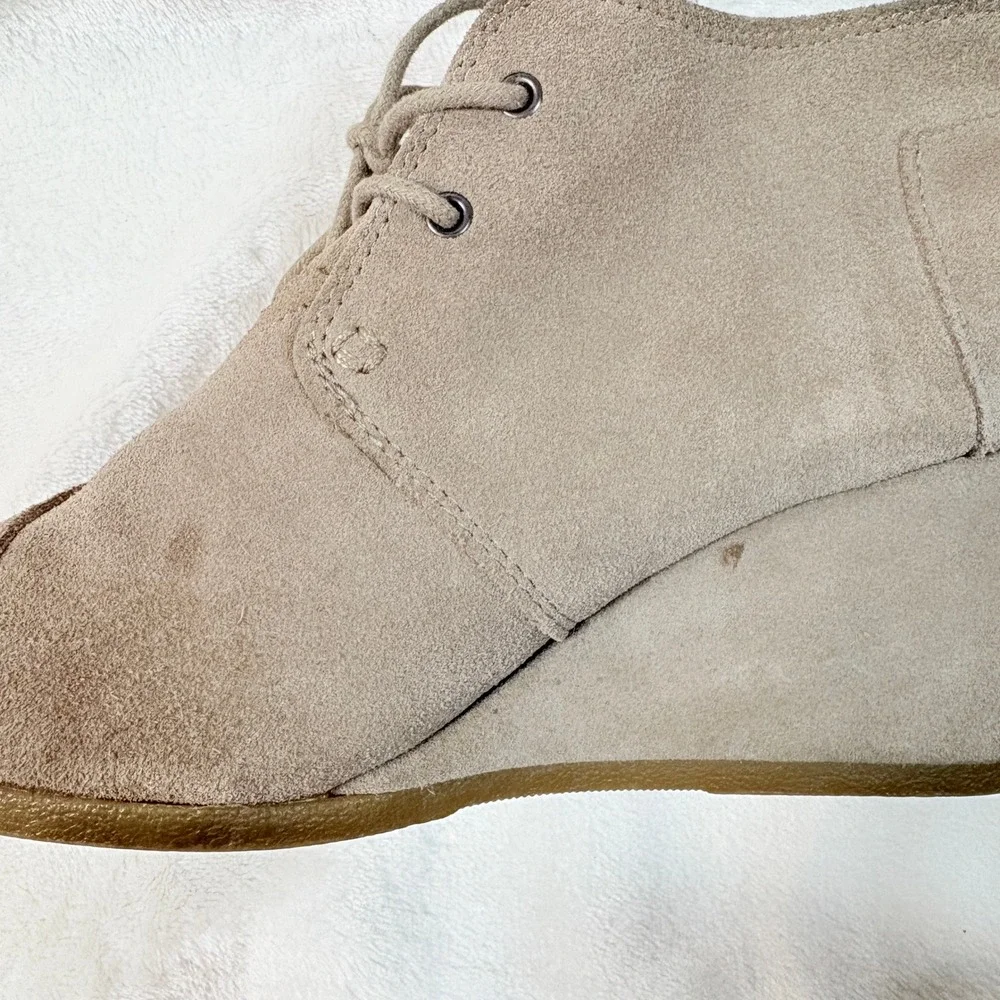 TOMS Taupe Suede Desert Wedge Booties Women Sz 8‎ Lace Up Ankle Boots Round Toe